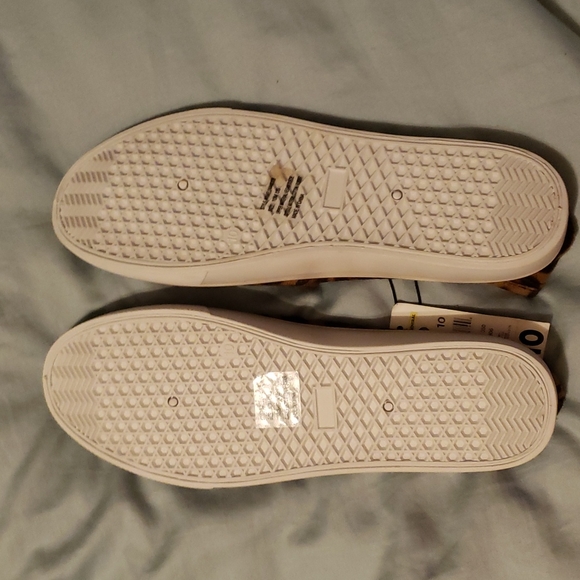 Bobbie Brooks Shoes - Picture 2 of 3